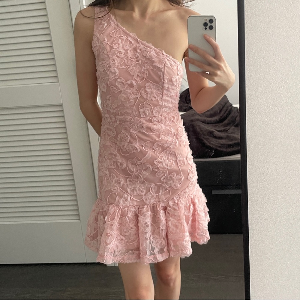One shoulder dress